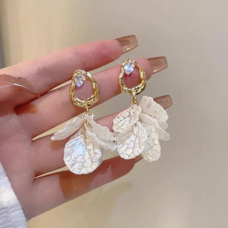 2025 Trendy Large Earrings: Simple, Cool, Versatile - Perfect for Round Faces