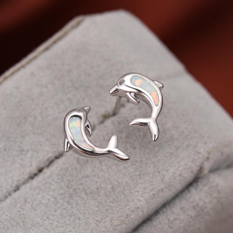 

Platinum Opal Dolphin Stud Earrings Exquisite and Small Literary Student Earrings Temperament Versatile Muse Earrings білий