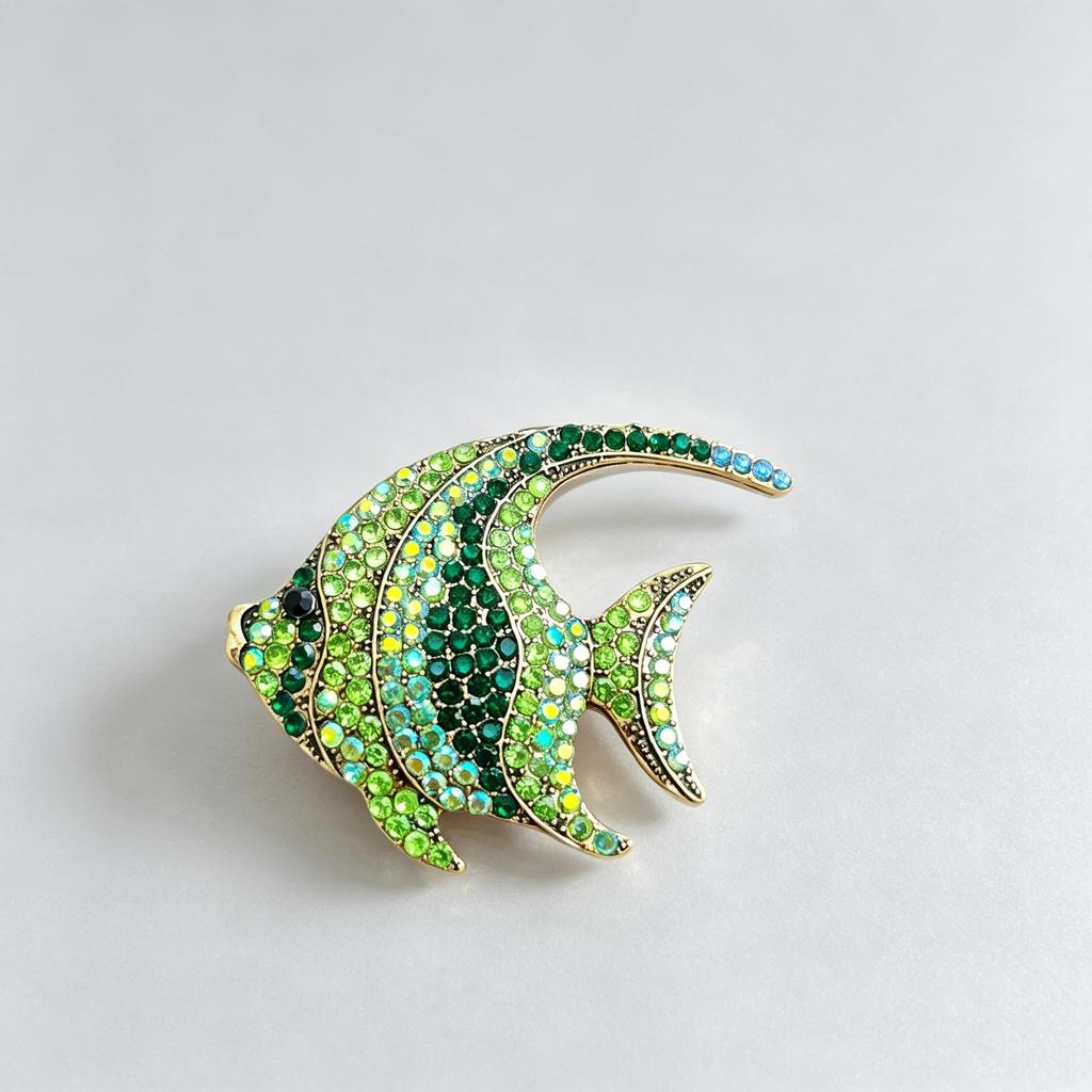 Elegant European Rhinestone Fish Brooch: High-End Alloy Animal Pin for Scarves