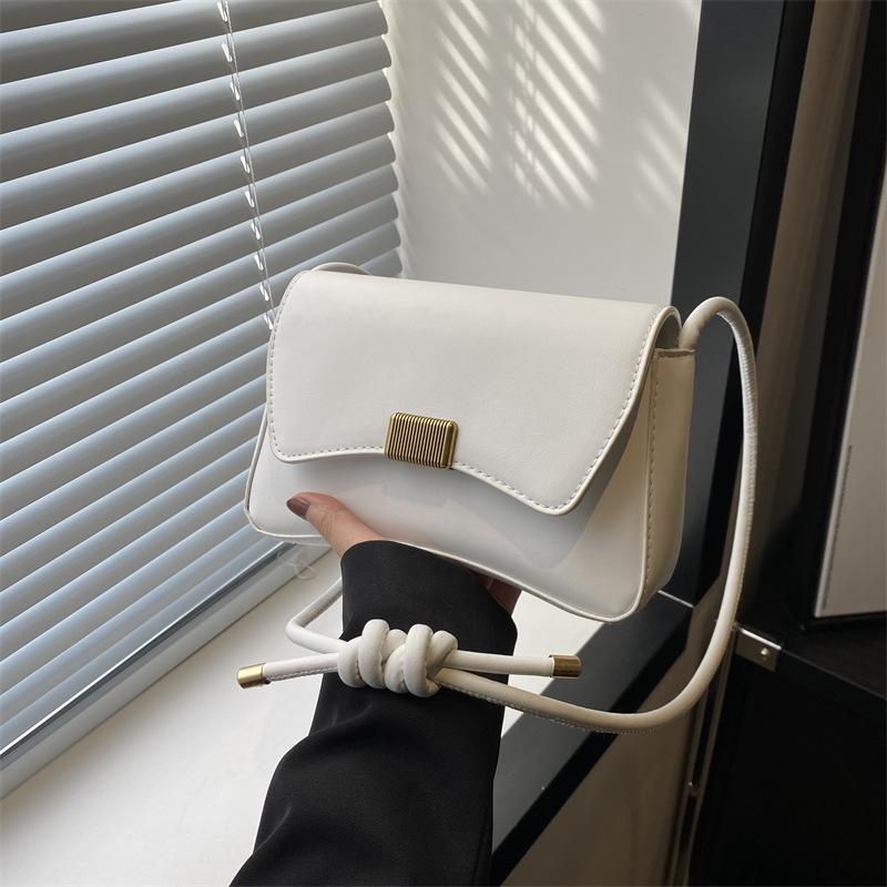 Retro temperament simple fashion shoulder bag women's 2025 spring new versatile ins messenger small square bag