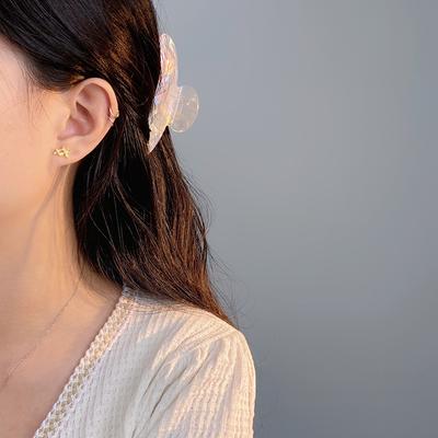 Boucles d'oreilles asymétriques à fleurs tempérament féminin élégant polyvalent boucles d'oreilles de luxe léger
