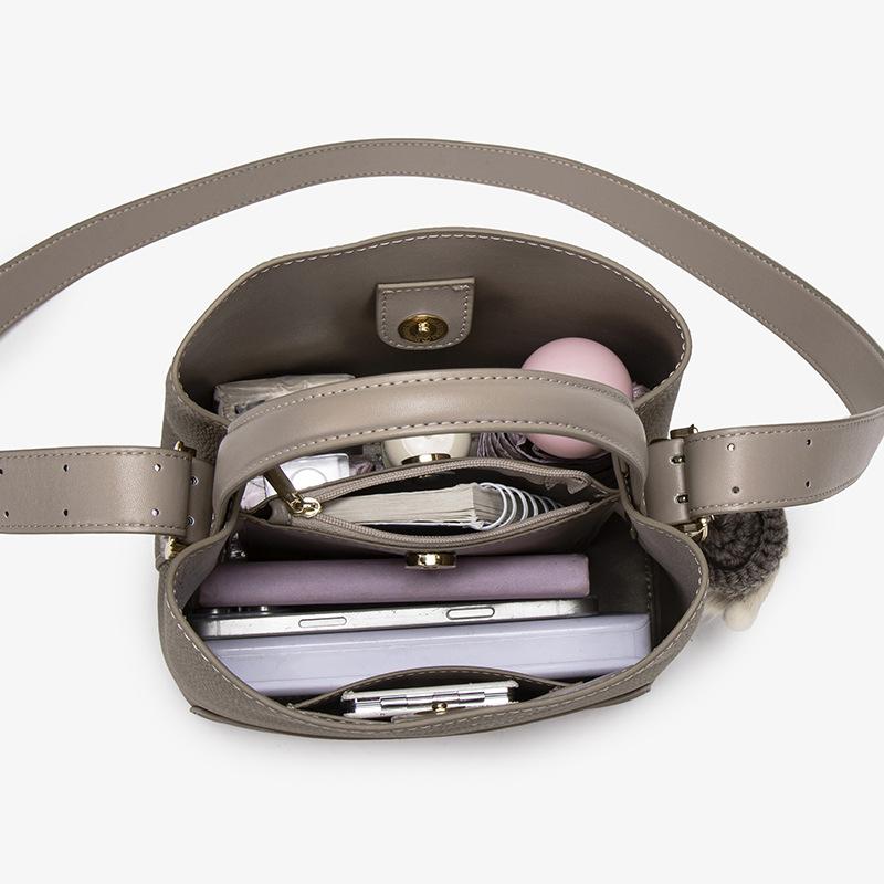 New fashion messenger bag high sense versatile portable bucket bag 2025 new popular retro bag women