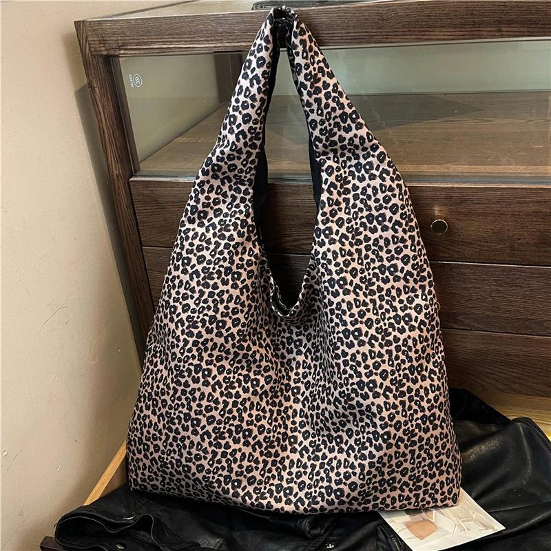 Leisure commuting large capacity bag for women fashion trend leopard print versatile shoulder bag paquete tote