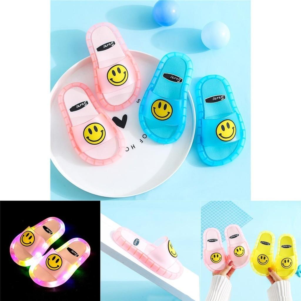 Świecące Kapcie LED Smiley Dla Dzieci Miękkie i Antypoślizgowe Galaretkowe Sandały Letnie