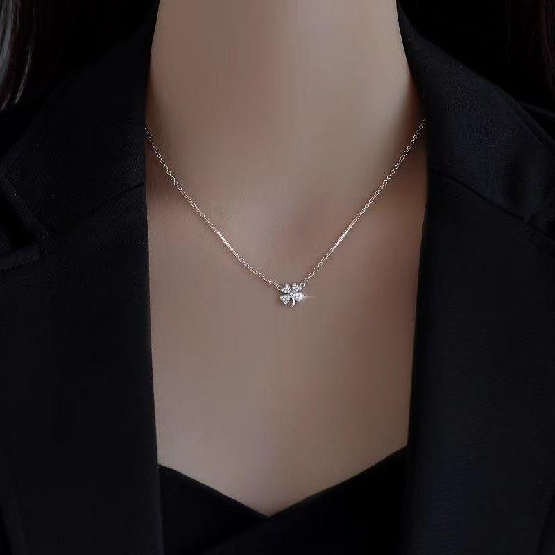 Luxury Minimalist Lucky Four Leaf Clover Clavicle Necklace For Women