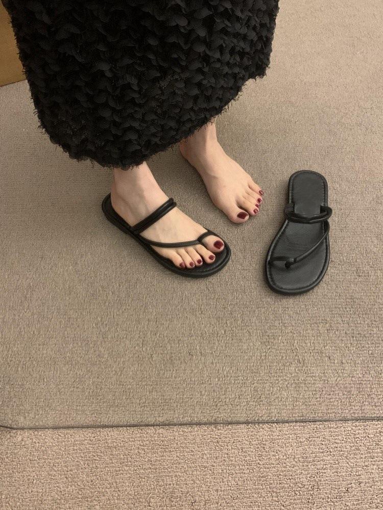 

French silver flat-bottomed cool slippers women s summer wear 2025 new fashion versatile two-wear set of toe sandals women s shoes 35 чёрный