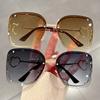 New Metal Opening Large Square Frame Sunglasses for Women, Retro Hot Girl Glasses, and Openwork Heart-shaped Sunglasses