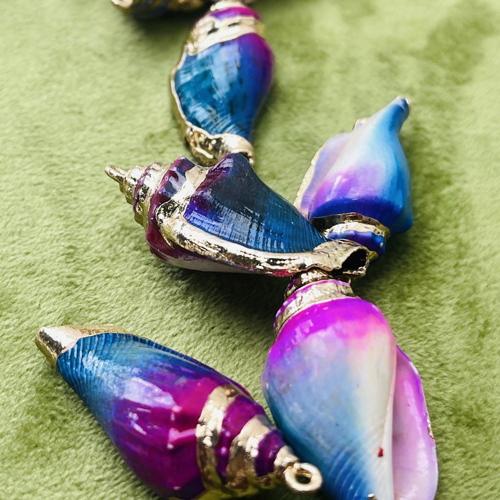 10Pcs, Natural Dyed Conch Shell Zinc Alloy Golden Rim Pendant Charms for Jewelry Making DIY Necklace Accessories, Summer Holiday Gifts for Men Women