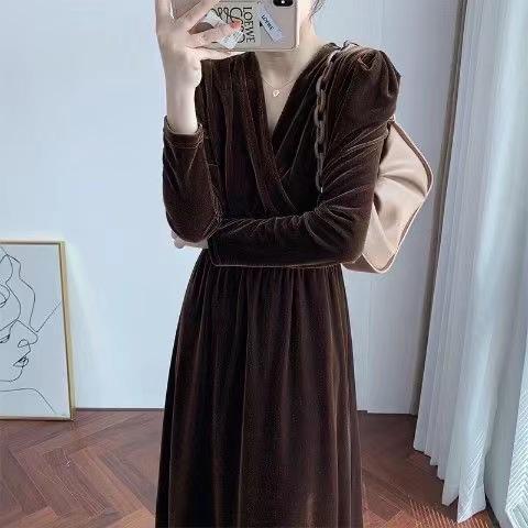 European Station New Cold Wind Women's Clothing High-end Sense Base Temperament Long Dress Gold Velvet Dress Women's Autumn