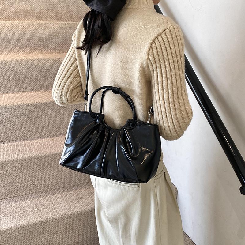 2025 pleated cloud bag new oblique span large-capacity bag single shoulder portable women's autumn and winter women's bag