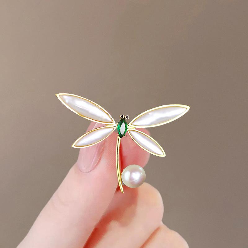 Elegant Pearl Brooch for Women's Suits - High-End Jewelry Pin