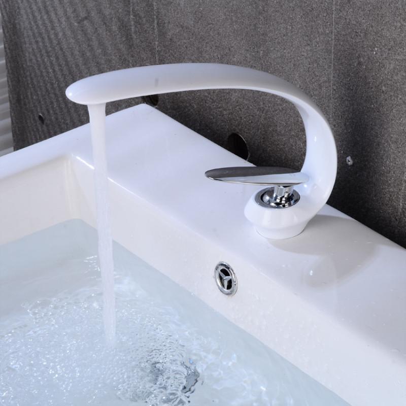 Basin Faucet Bathroom Single Lever faucets Hot and Cold Single Hole Water Tap Basin Faucet Mixer Taps Gold Black
