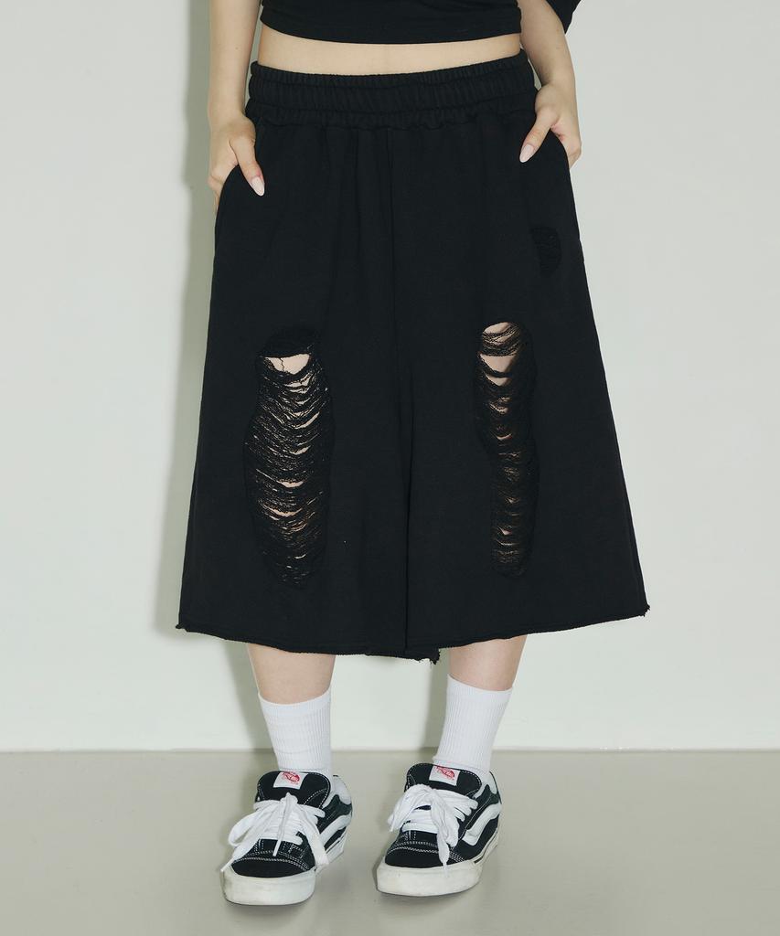 Seulliggeullou Damaged Bermuda Sweatpants [Black]