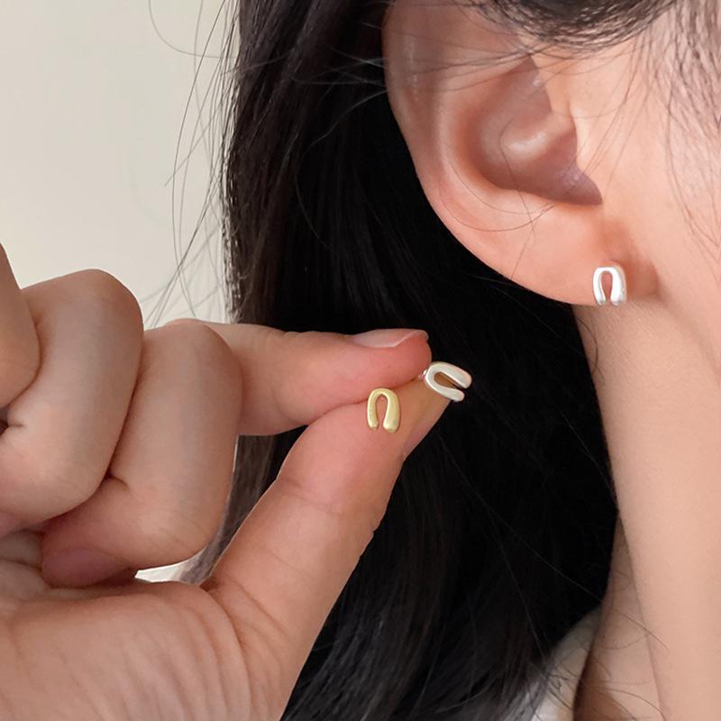 Trendy U-Shaped Horseshoe Stud Earrings: 2025 Niche Design for Women U-shaped Horseshoe Stud Earrings (Gold)