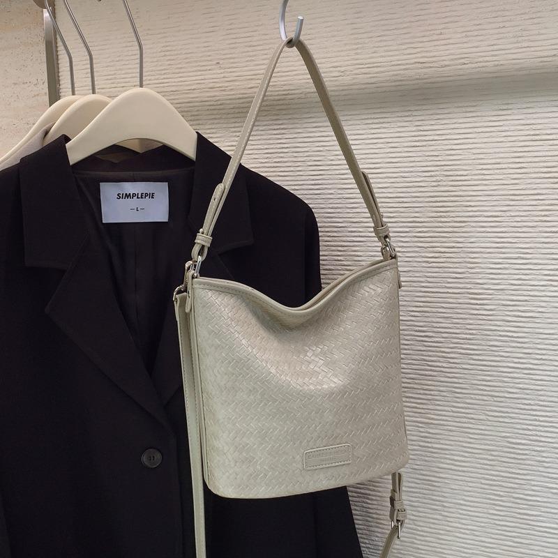 Today's Popular Bags Women's New Trendy Fashion Retro Shoulder Bags Versatile Commuter Messenger Bucket Bags