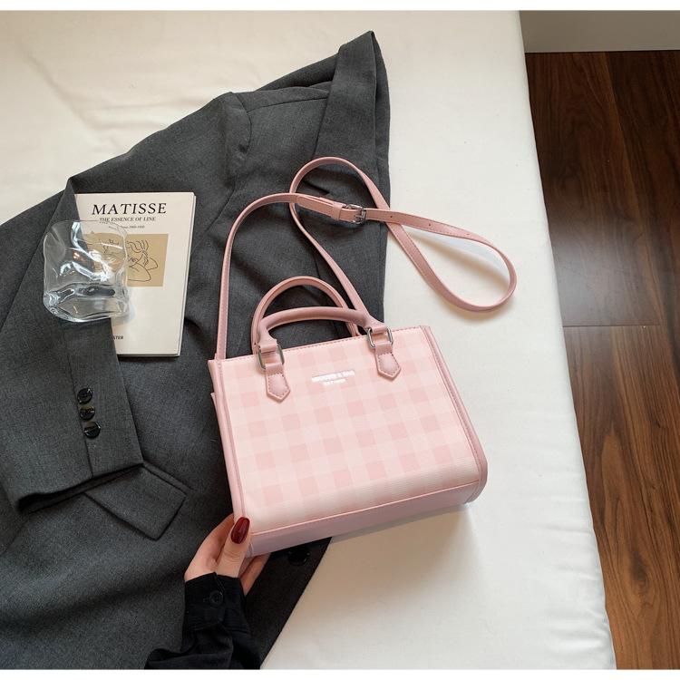 Versatile large-capacity commuter bag women's new Korean version of foreign-style plaid handbag fashion casual messenger bag