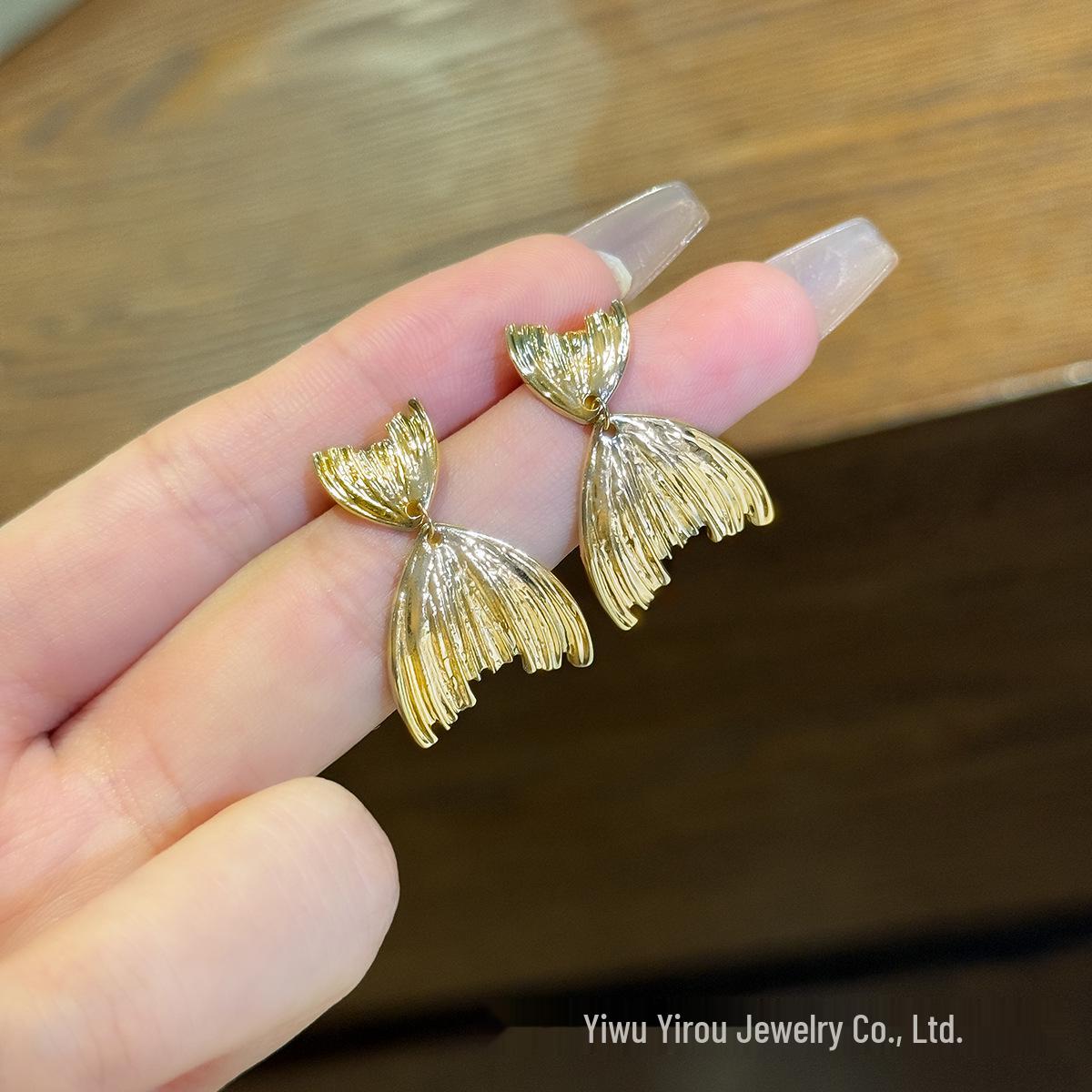 Exquisite Metal Fishtail Earrings: Light Luxury Niche Design, Trendy Stud Jewelry for Women