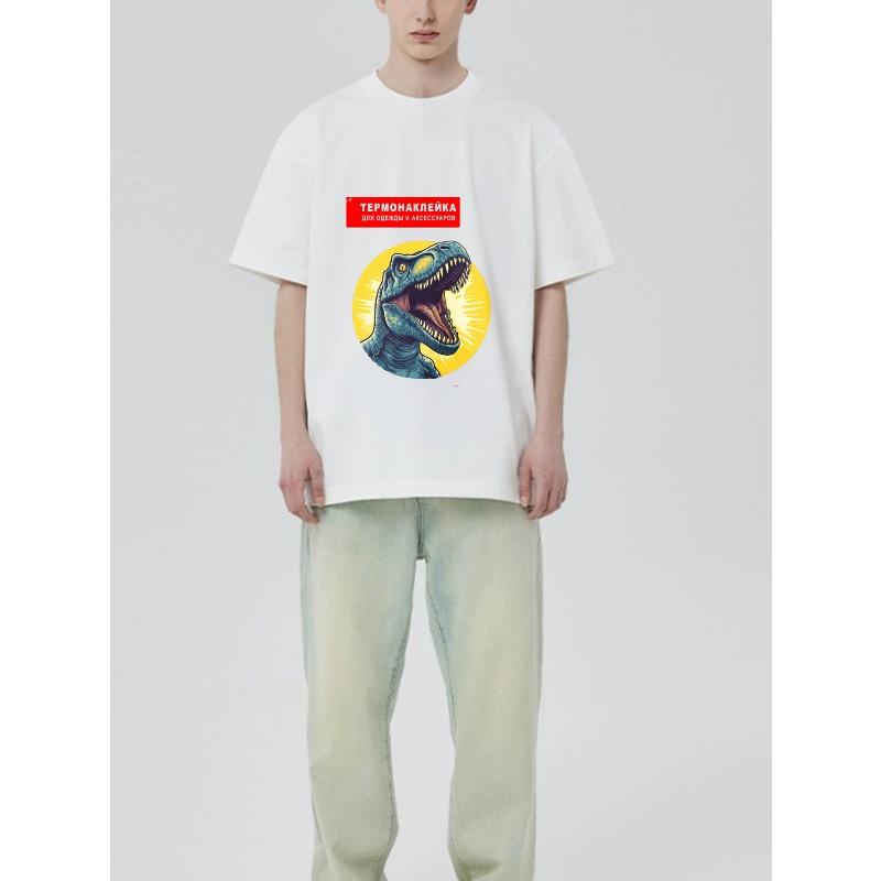 Czarny T-shirt z nadrukiem dinozaura i rosyjskim tekstem do noszenia na co dzień