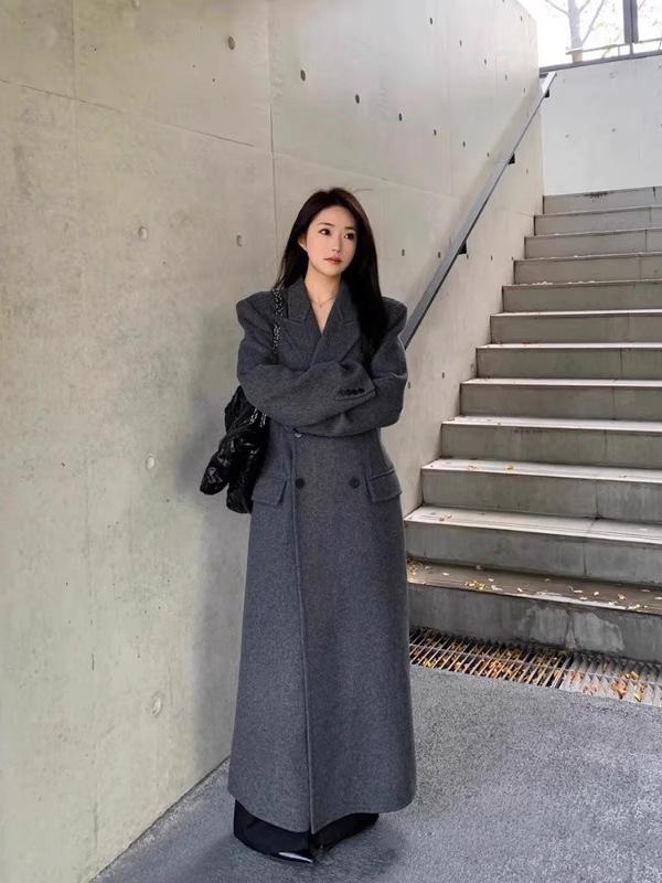 Plus Size Women's Oatmeal Wool Coat – Korean Style, Slimming, Loose, Thick, Knee-Length for Autumn/Winter.