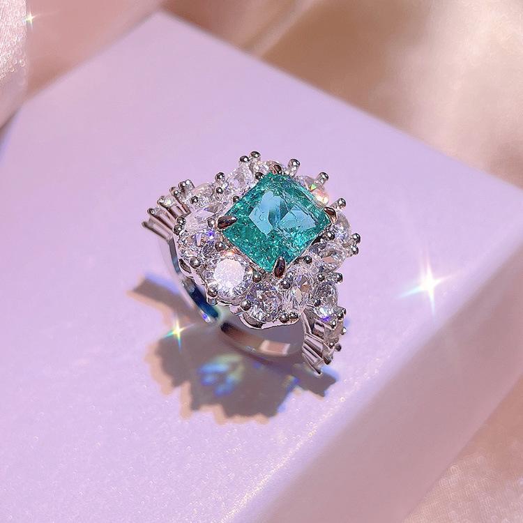 

Ретро Классика Цветочная Мода Универсальные Серьги-гвоздики Подвеска Кольцо Комплект из трех предметов