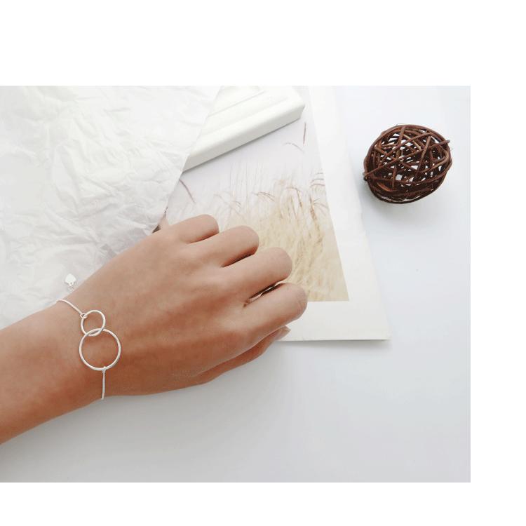 Design Sense Niche Fashion Simple Double Circle Bracelet Women'S Personality Trendy Circle Plain Jewelry