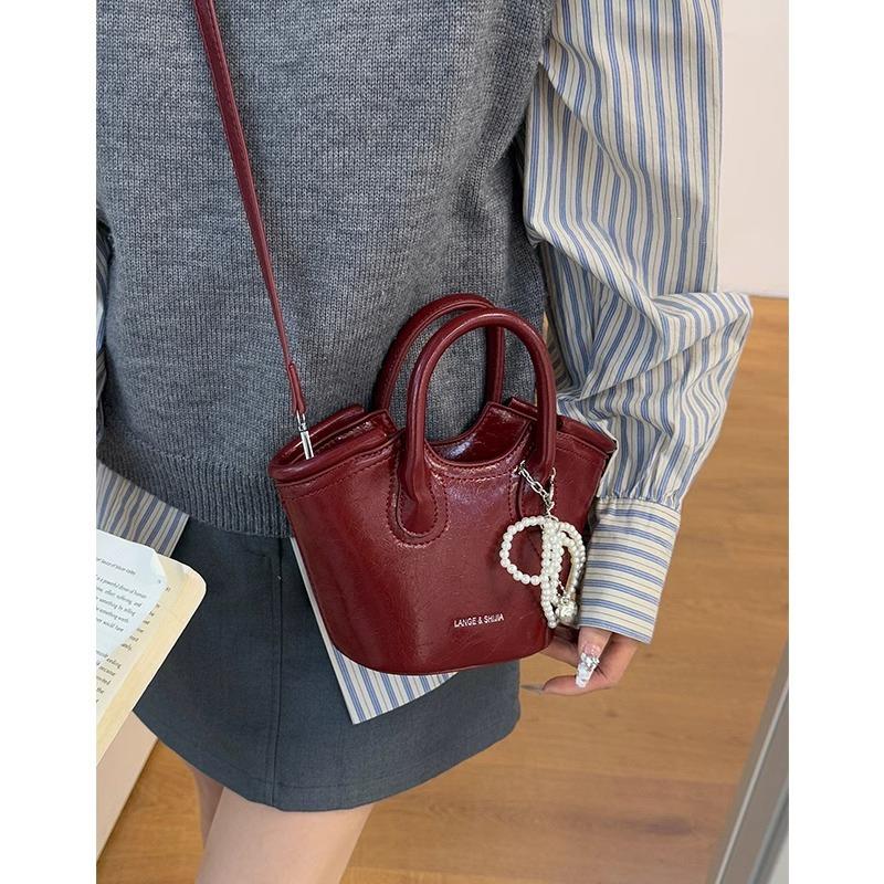 High-end Light Luxury Vegetable Basket Bag Women's New Niche Design Portable Bucket Shoulder Bag