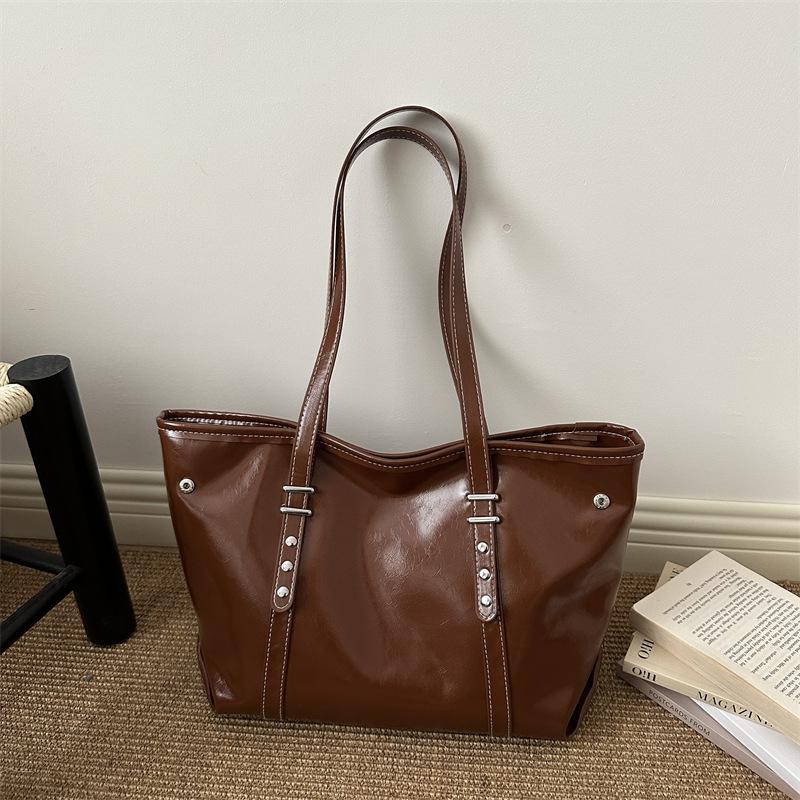 Fashionable Commuter Lady's Shoulder Bag for Going To Work on The Go Tote Bag
