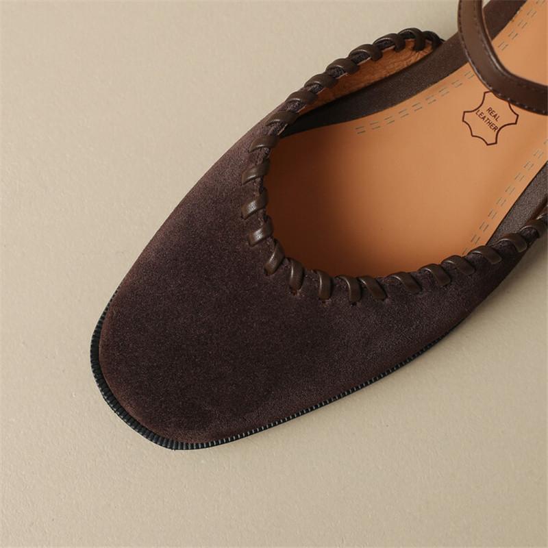 Mode Neue Sommer Echtleder Sandalen Damen 2025 Sandalen mit eckiger Zehenpartie Niedriger Absatz Geschlossene Zehensandalen für Damen Handgefertigte Schuhe aus Kuhveloursleder