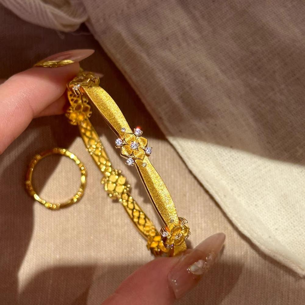 Women Jewelry Vintage Osmanthus Bracelet Brushed Gold Floral Ring Gilded Light Luxury Diamond Flower Fashion Set