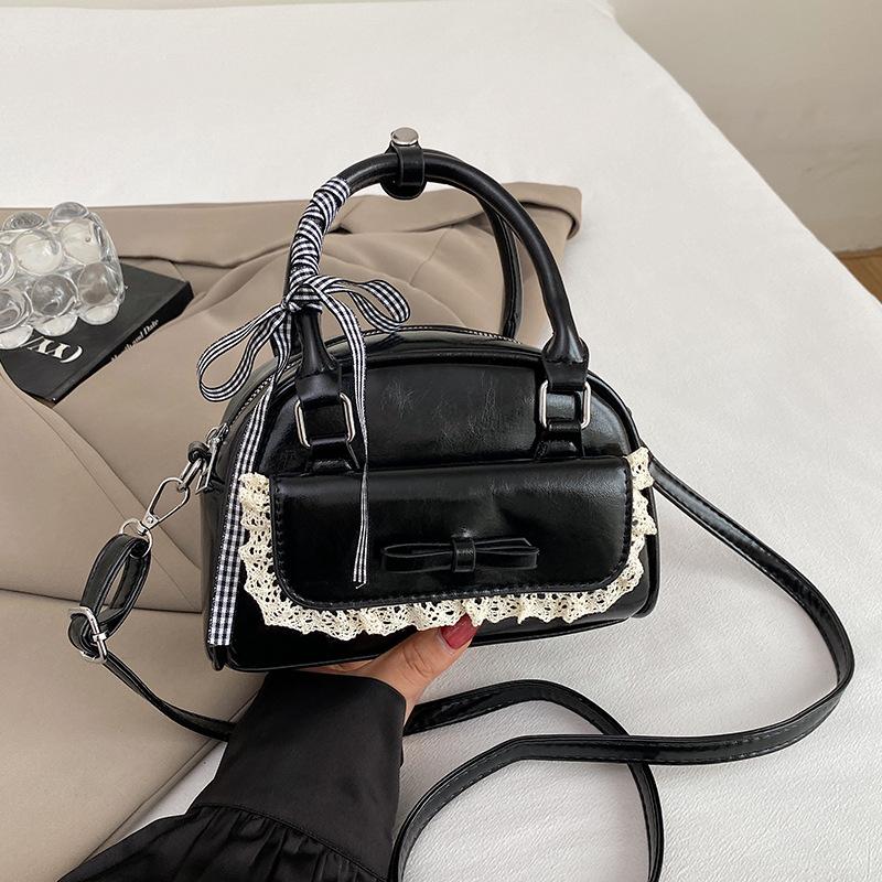 Spring and summer bag new simple and fashionable portable shoulder bag versatile soft surface casual tote bag oblique span bag