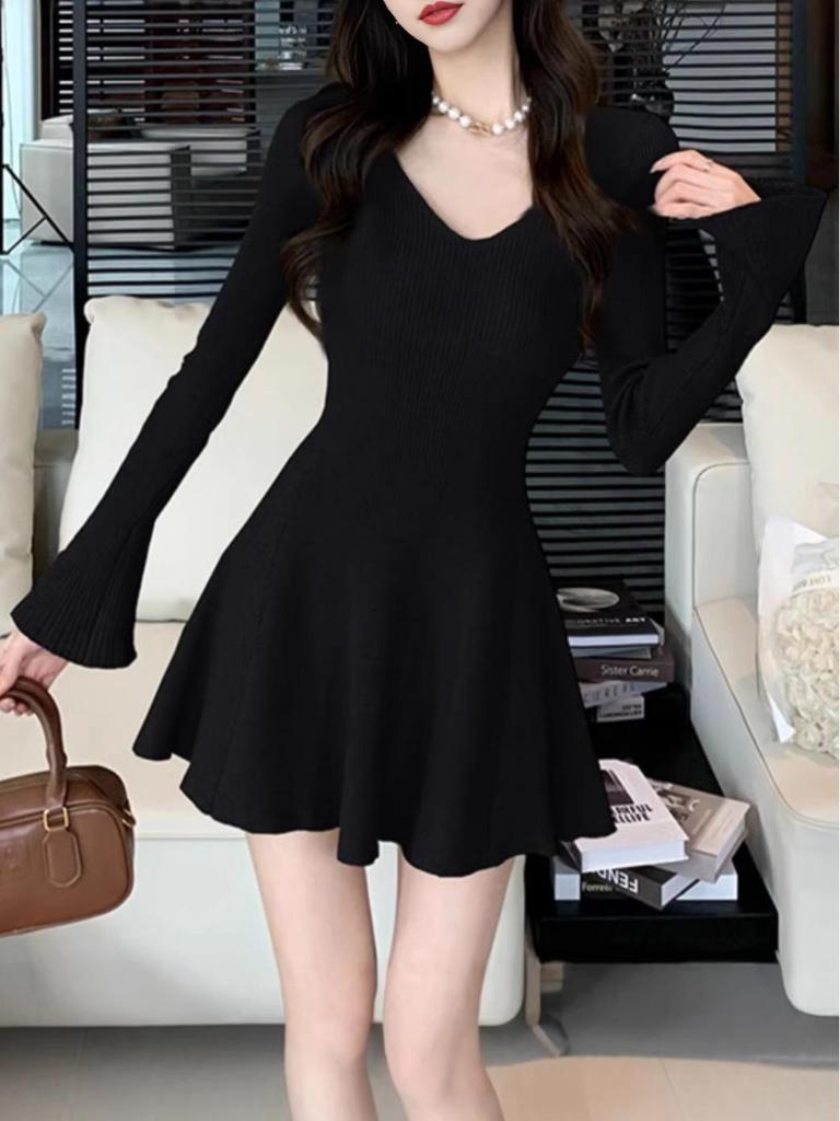 Elegant V-Neck Slim-Fit Knitted Dress for Women – Petite, Waist-Cinching A-Line Skirt, Perfect for Spring & Autumn as an Inner or Base Layer