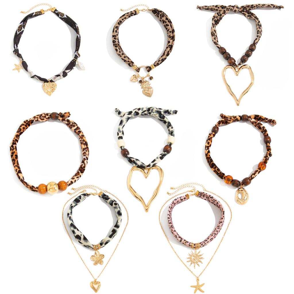 Sweet And Cool Spice Girl Leopard Print Silk Scarf Flannel Necklace, Exaggerated Metal Big Love Pendant Collarbone Chain