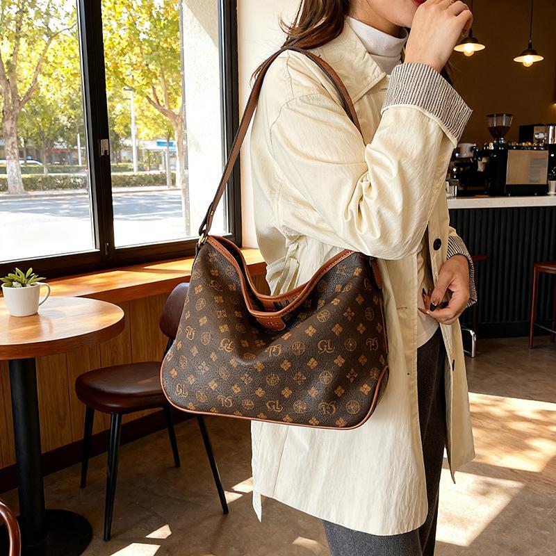 Vintage large capacity bag shoulder bag commuter classic fashion printed messenger bag tide