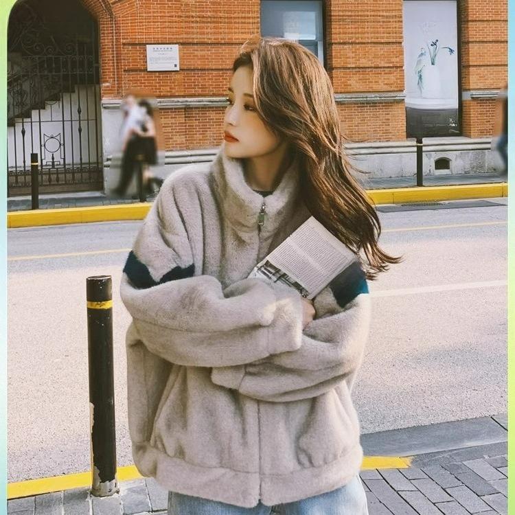 

Меховая куртка «все в одном» женская зимняя студенческая короткая секция маленькая овечья шерсть плюс бархат толстая и свободная XS светло-серый