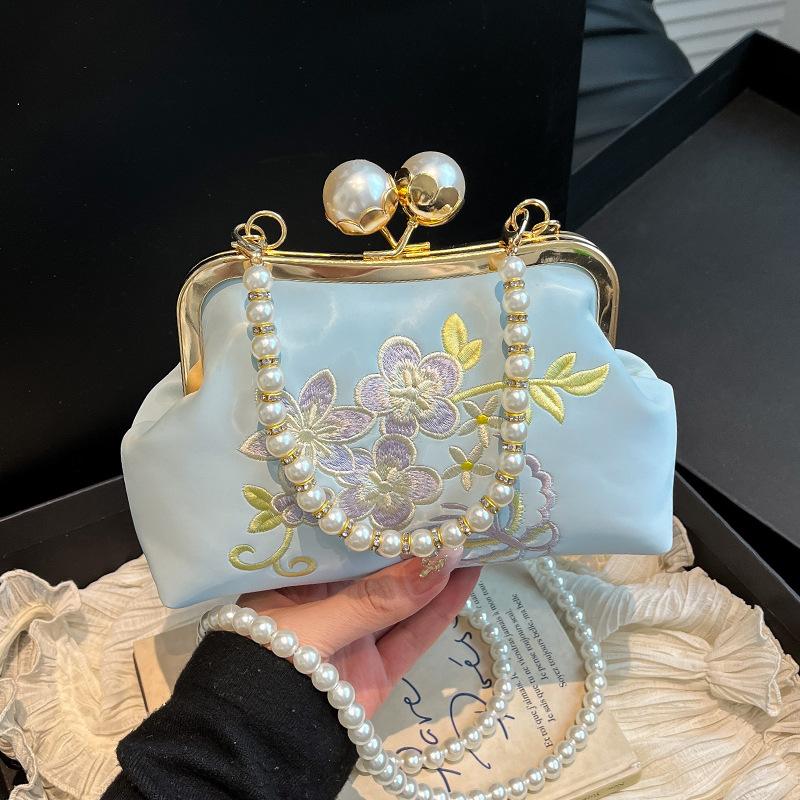 Fashion New Chinese Exquisite Embroidered Pearl Dinner Bag Female Elegant National Style Light Luxury High-end Messenger Cheongsam Bag