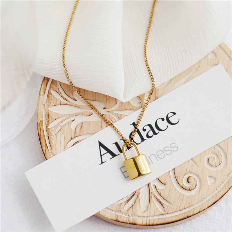 18K Gold-Plated Minimalist Lock Necklace – Short Titanium Steel Clavicle Chain