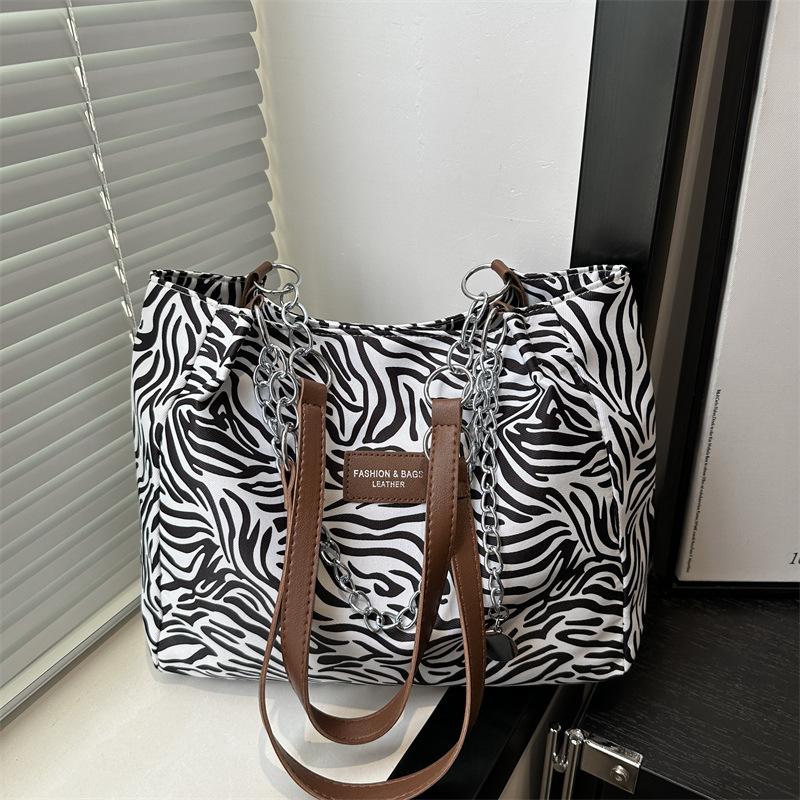 Large Capacity Women's Armpit Bag New Trendy Fashion Shoulder Bag Casual Versatile Commuter Tote Bag