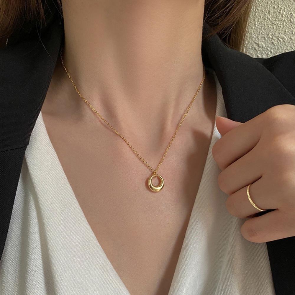 Klassische schlichte Halskette mit Anhänger in Hohlkreisform, goldfarben, aus Edelstahl, für Damen, Persönlichkeits-Schlüsselbein-Kette, Schmuck, farbecht