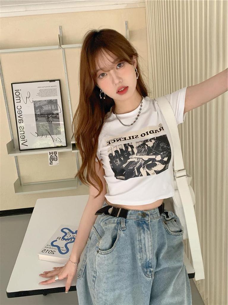 Korean Cartoon Print Slim Fit Short Sleeve T-Shirt for Women - Age-Reducing Petite Top