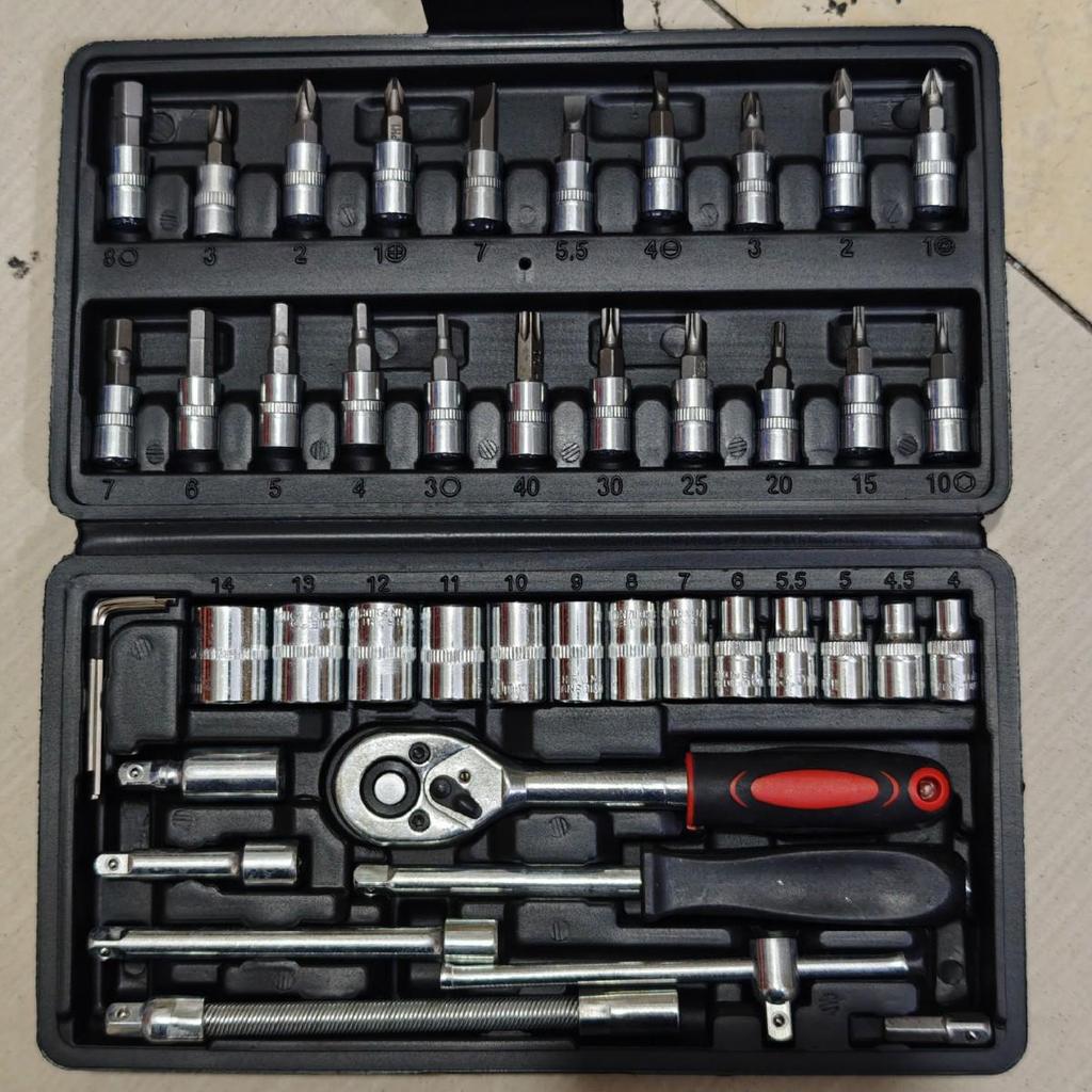46-Piece Multi-Functional Ratchet Wrench and Socket Set for Car Repair