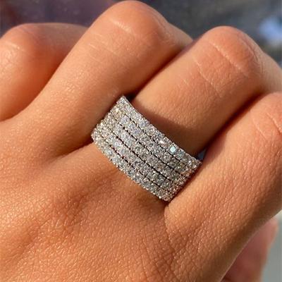Anelli da Donna con 5 File di Zirconi Cubici di Cristallo per Matrimonio Design Semplice ed Elegante Anelli Femminili Lussuosi e alla Moda Gioielli Scintillanti