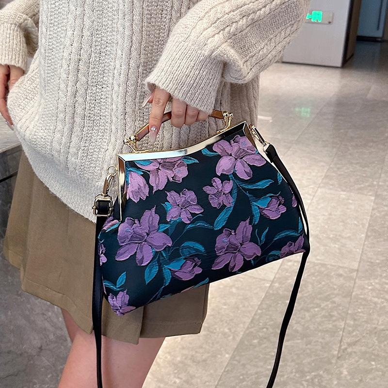 Vintage Floral Pattern Evening Clutch Wooden Handle Clutch Antique Kiss Lock Shoulder Crossbody Bag Lock Frame Bag