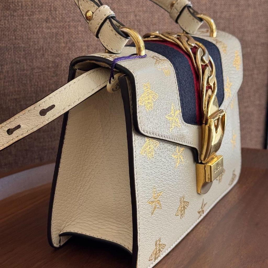 [Pre-Owned] Sylvie Gold Buckle Bee Star Pattern Striped Web Leather Crossbody Bag - Very Good #1S27P1E