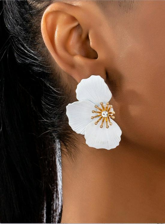 Korean-Style Luxury Symmetrical Flower Gemstone Stud Earrings белый