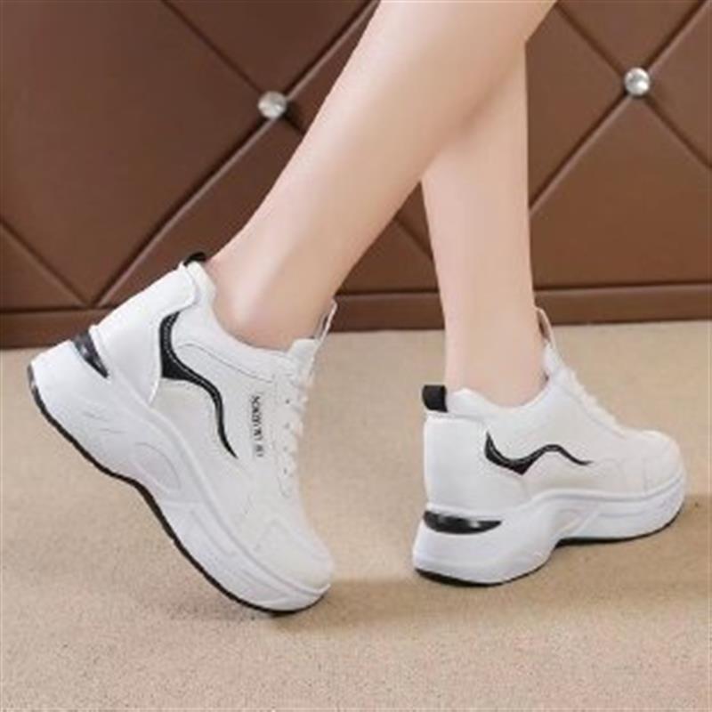 

Korean version of Daddy shoes 2025 spring new leather single shoes women s thick soles increase height and show thinness casual sports shoes women 40 чорний