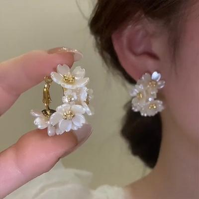 2022 mode Weiß Shell Blume Perle Hoop Ohrringe für Frauen Koreanische Elegante Temperament Zirkon Ohrringe Schmuck