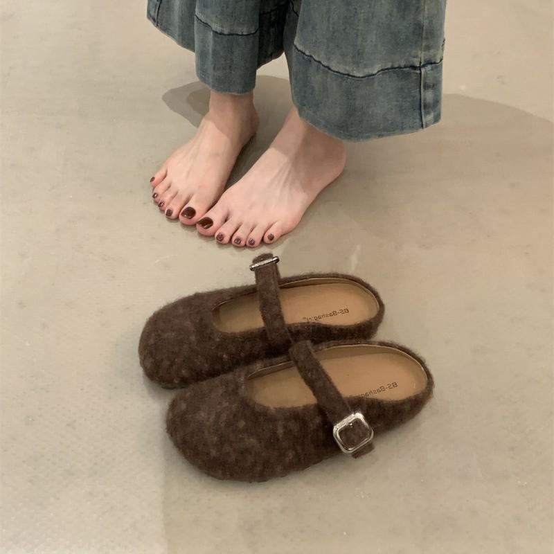 French Evening Wind Retro Lightweight Light Mouth Baotou with Lamb Bread Toe Girl Muller Shoes Wearing Slippers Woman