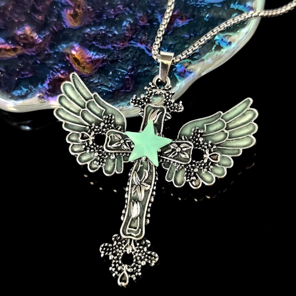Pendente Croce Stella a Cinque Punte Alare Design Retrò Occhio Notturno Accattivante Tendenza Collana Fluorescente Personalizzata