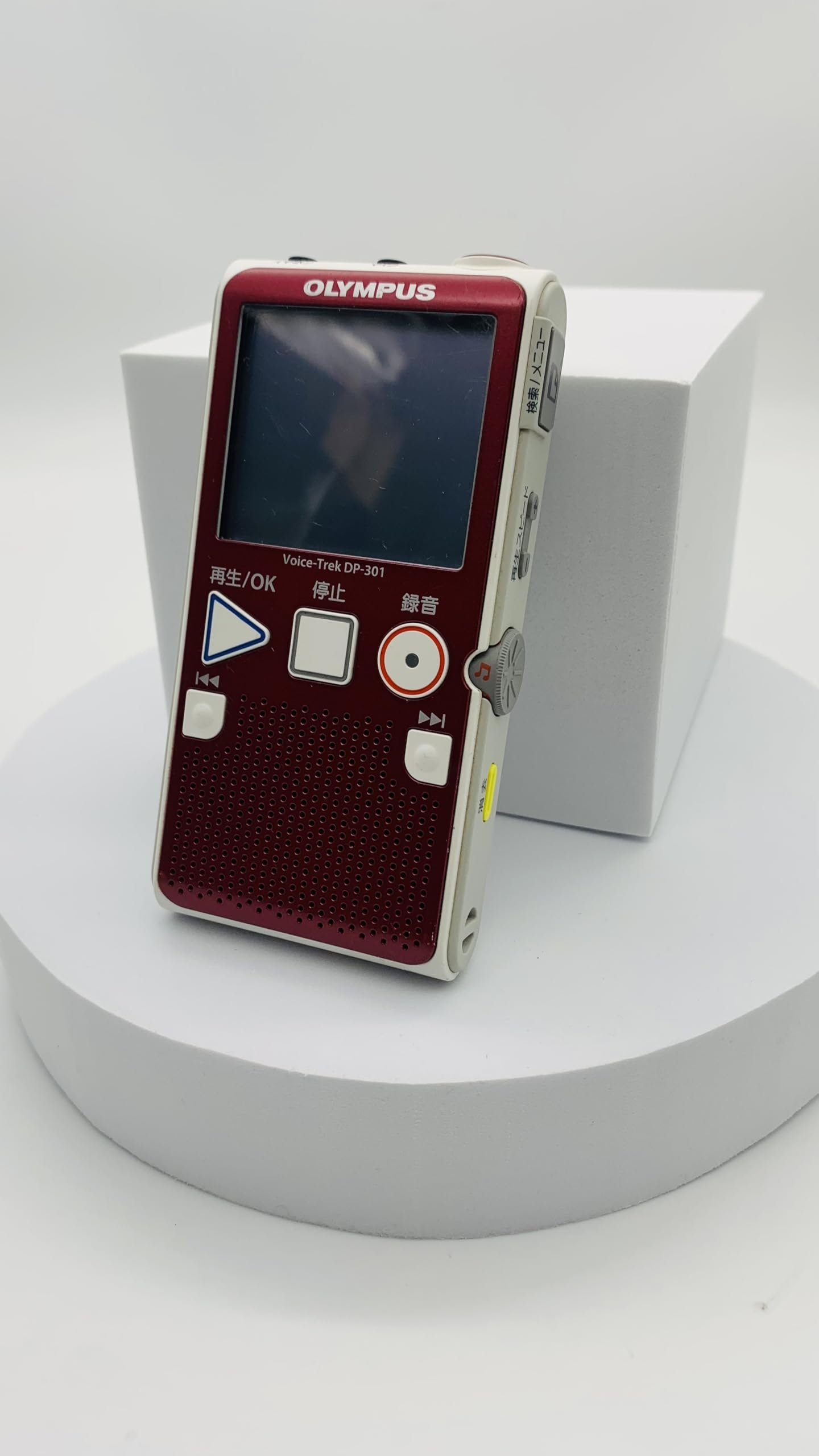 

OLYMPUS IC-рекордер VoiceTrek Красный RED DP-301 DP-301
