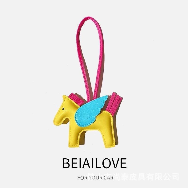 Schlüsselanhänger, kleine Pegasus-Tasche, Anhänger, PU-Leder Spiegelornament, Taschenanhänger, handgefertigter Lederpuppen-Schlüsselanhänger